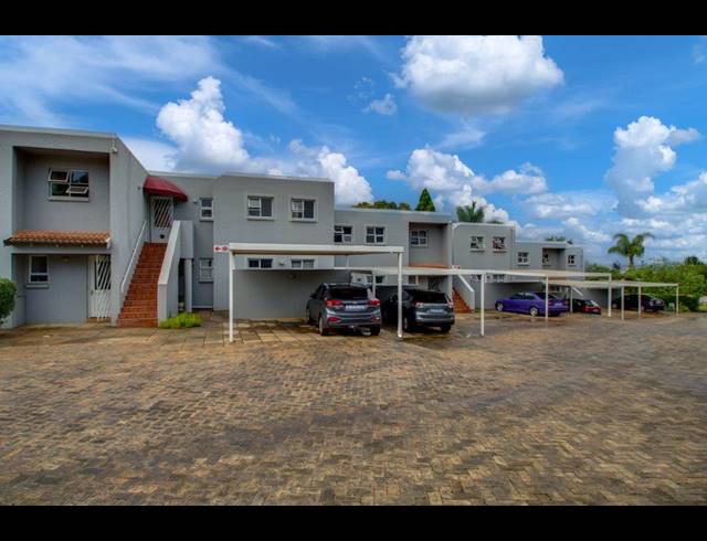 2 BEDROOM APARTMENT FOR SALE IN FOURWAYS GARDENS